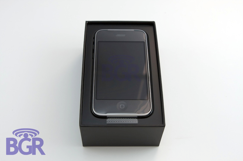 Illustration for article titled iPhone 3G First US Unboxing (Best Photos Yet)